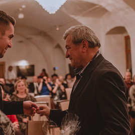 Zväčšiť fotografiu - Múzy ich spojili v dubnickom kaštieli - TSK_POSPB_Múzy nás spájajú_mini-27